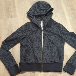 Lululemon Namaskar Hoodie
Animal Swirl Deep Coal Black / Black Size 6